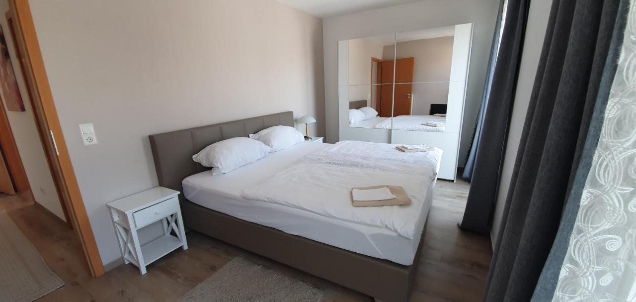 Outletcity Ferienwohnung 2 Мецинген Екстериор снимка